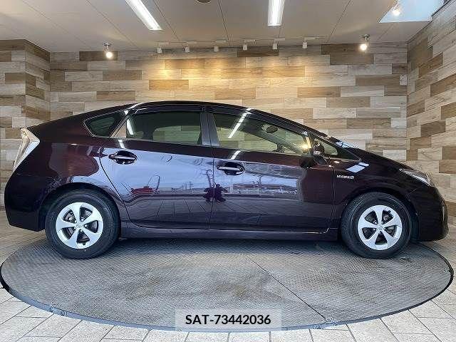 Toyota PRIUS 2014-01 339772-13
