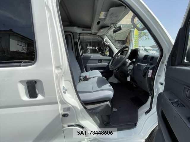 Suzuki EVERY 2015-01 297366-15