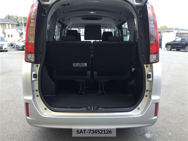 Toyota NOAH 2017-04 392819-9