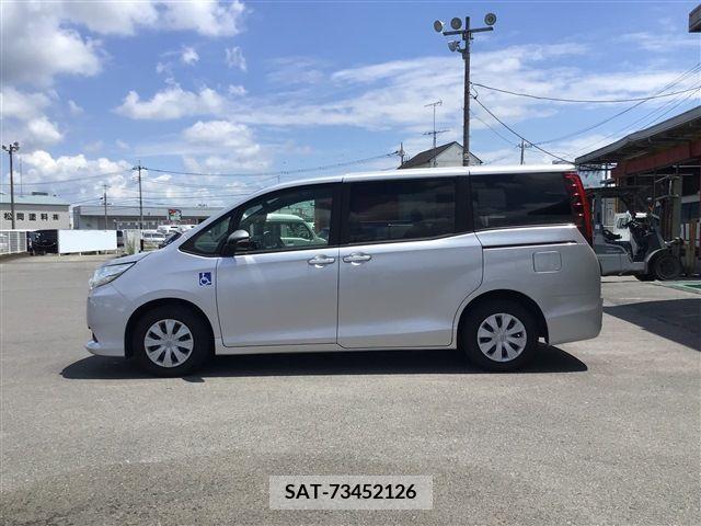 Toyota NOAH 2017-04 392819-8
