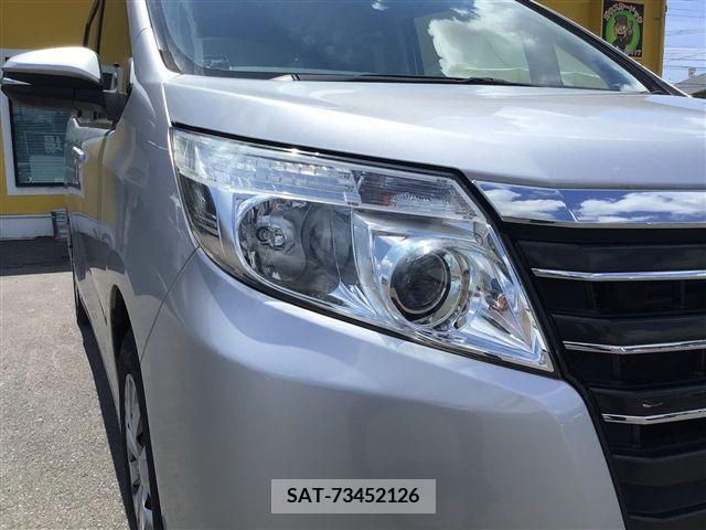 Toyota NOAH 2017-04 392819-25
