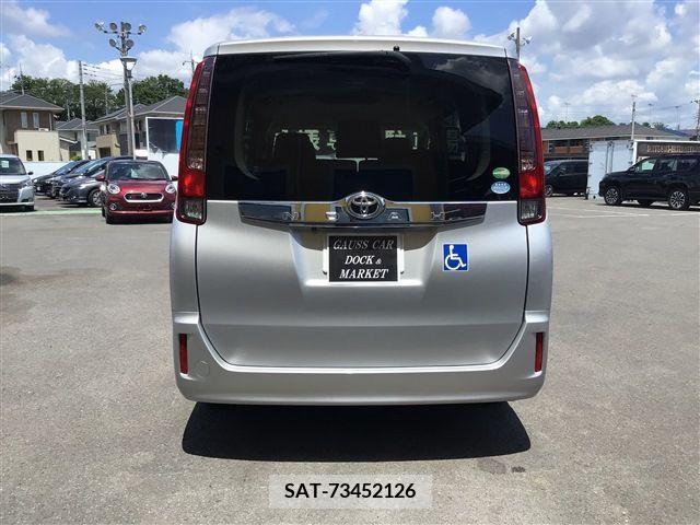 Toyota NOAH 2017-04 392819-3