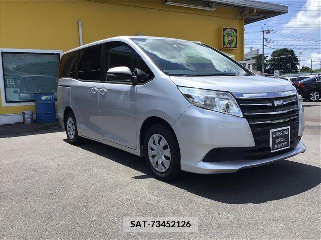 Toyota NOAH 2017-04 392819-1