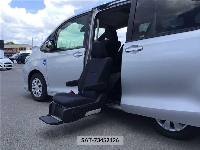 Toyota NOAH 2017-04 392819-13