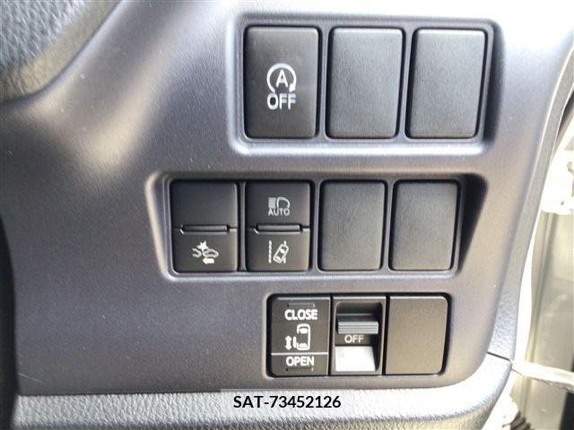 Toyota NOAH 2017-04 392819-12