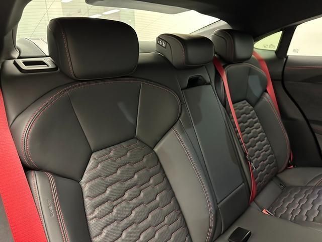 Audi E-TRON 2021-12 183976-17
