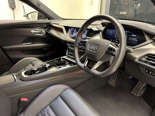 Audi E-TRON 2021-12 183976-9