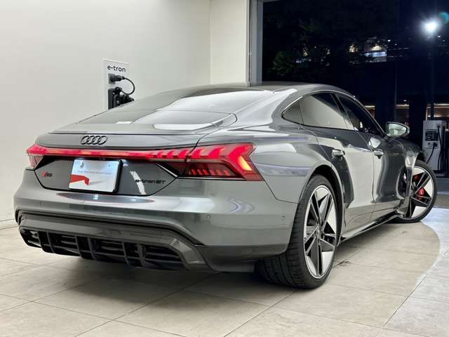 Audi E-TRON 2021-12 183976-1