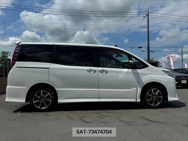 Toyota NOAH 2019-09 365109-11