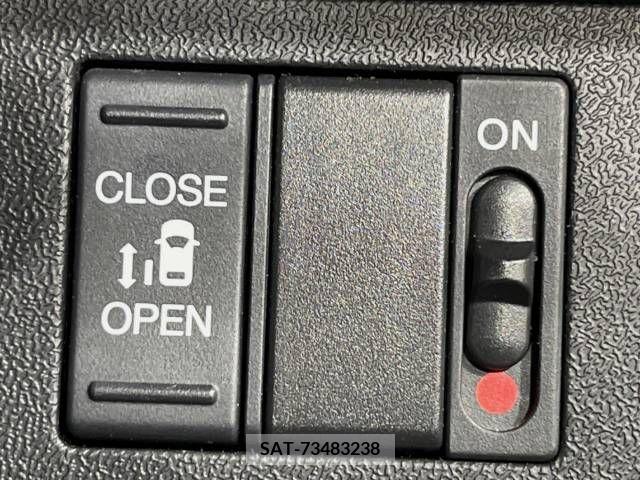 Honda e 2015-06 331521-7