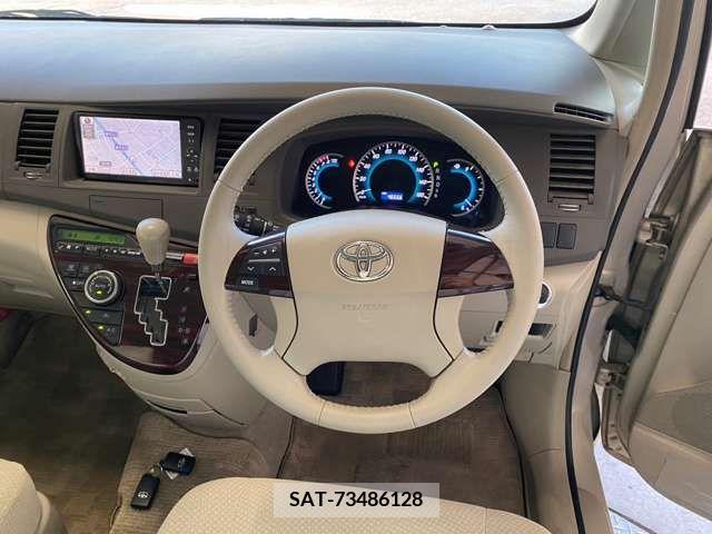 Toyota ISIS 2011-06 361873-10