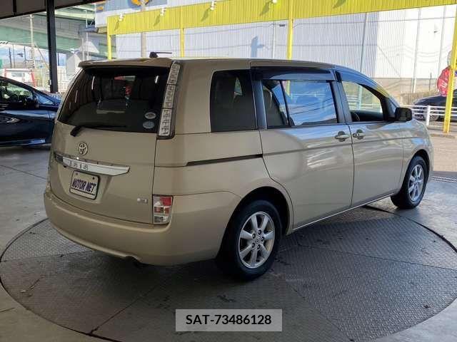 Toyota ISIS 2011-06 361873-19