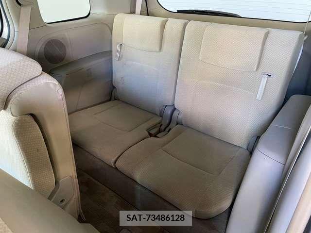 Toyota ISIS 2011-06 361873-8