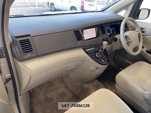 Toyota ISIS 2011-06 361873-5