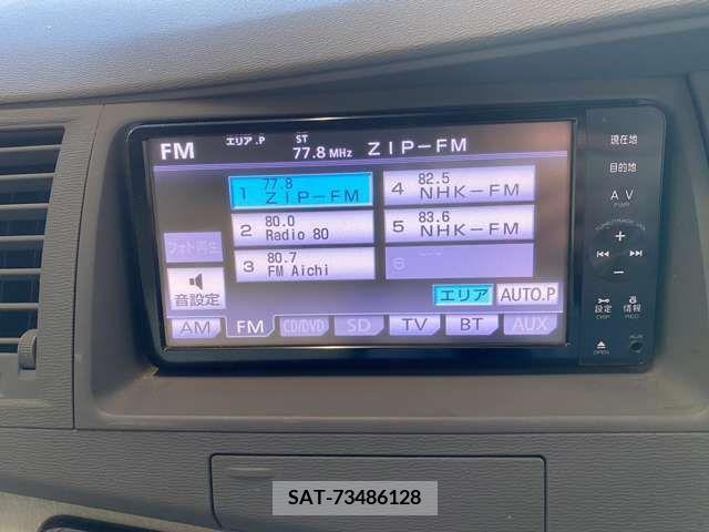 Toyota ISIS 2011-06 361873-13