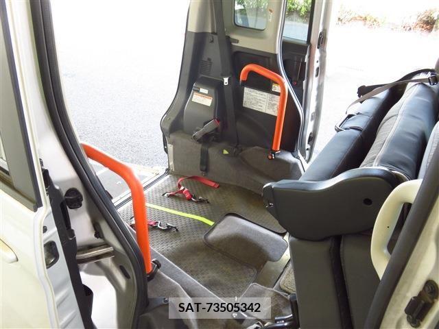 Suzuki SPACIA 2018-01 232030-12