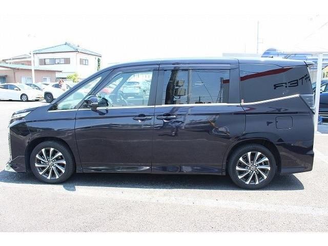 Toyota VOXY HYBRID 2022-03 8979-6