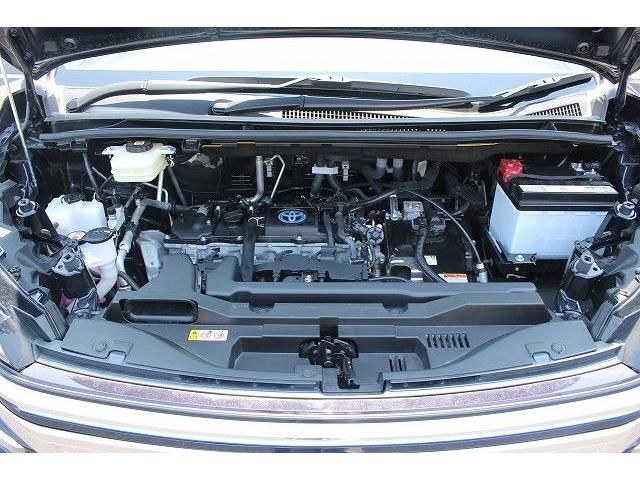 Toyota VOXY HYBRID 2022-03 8979-19
