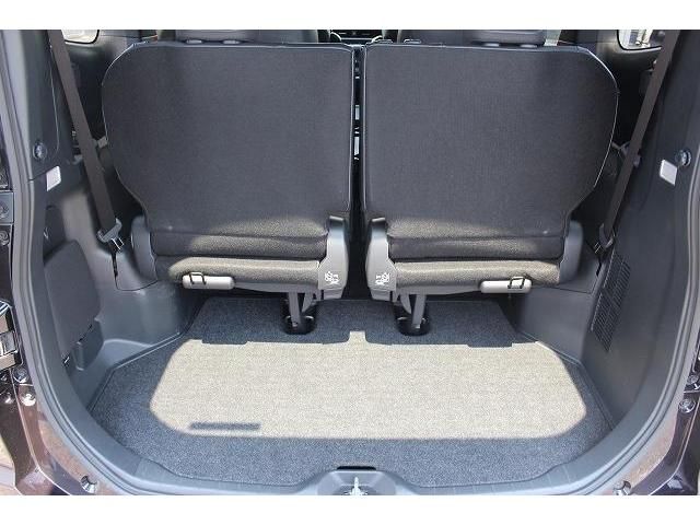 Toyota VOXY HYBRID 2022-03 8979-18