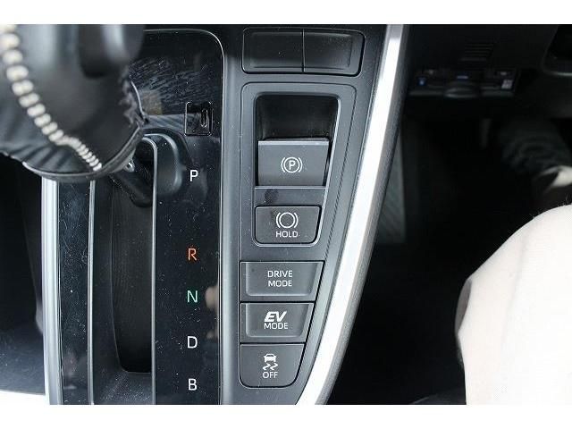 Toyota VOXY HYBRID 2022-03 8979-17