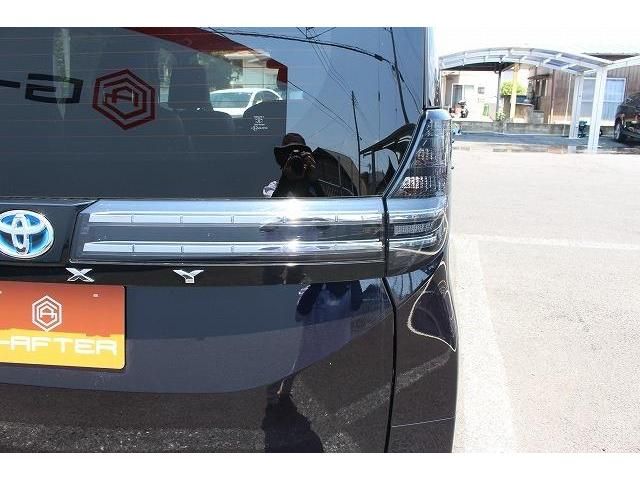 Toyota VOXY HYBRID 2022-03 8979-8