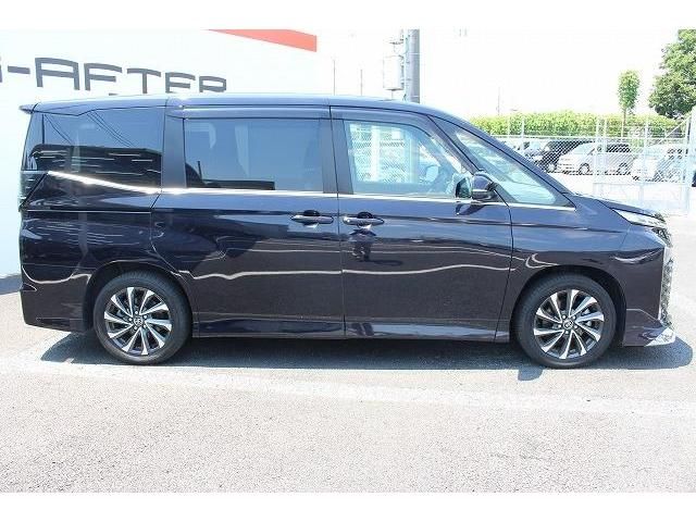 Toyota VOXY HYBRID 2022-03 8979-4