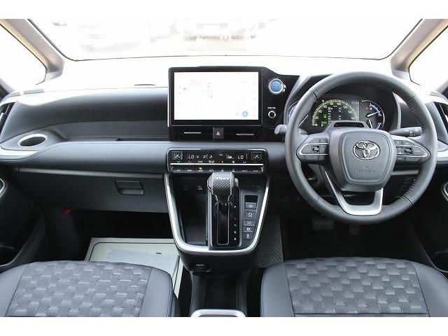 Toyota VOXY HYBRID 2022-03 8979-13