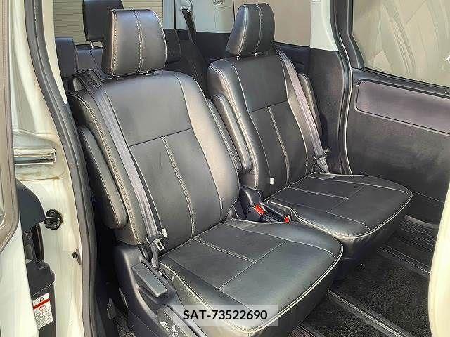 Toyota VOXY 2015-12 345792-9