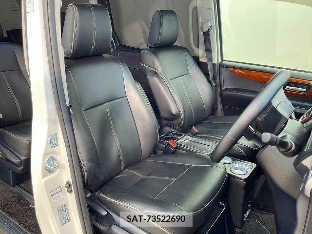 Toyota VOXY 2015-12 345792-8