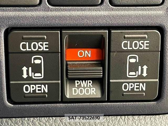 Toyota VOXY 2015-12 345792-5