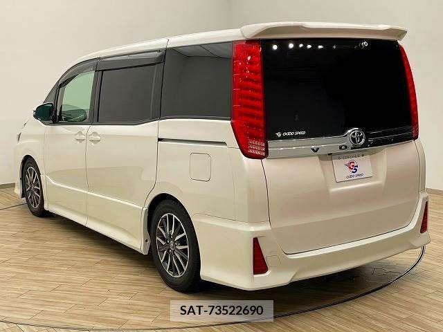 Toyota VOXY 2015-12 345792-16