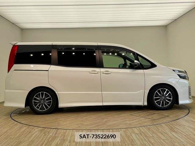 Toyota VOXY 2015-12 345792-14