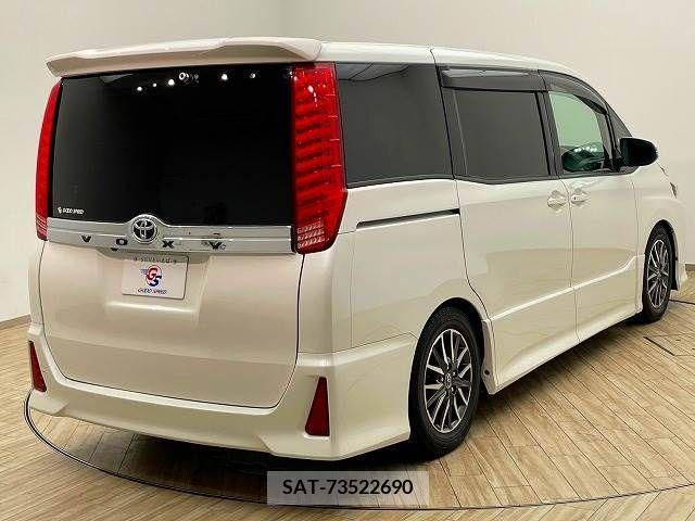 Toyota VOXY 2015-12 345792-15
