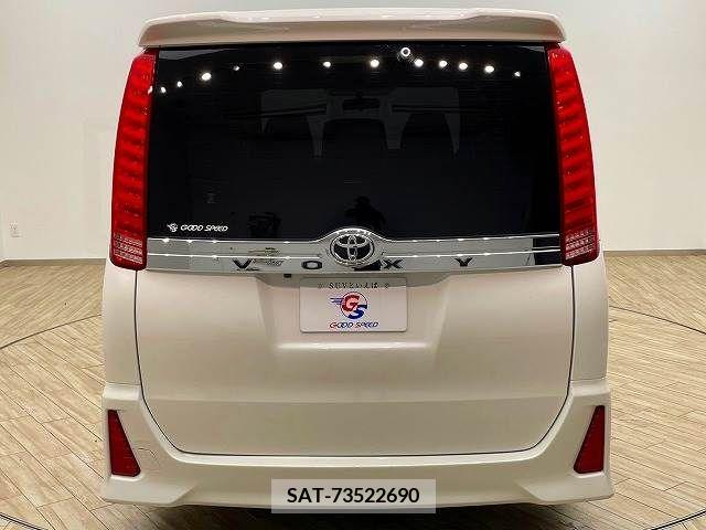 Toyota VOXY 2015-12 345792-12
