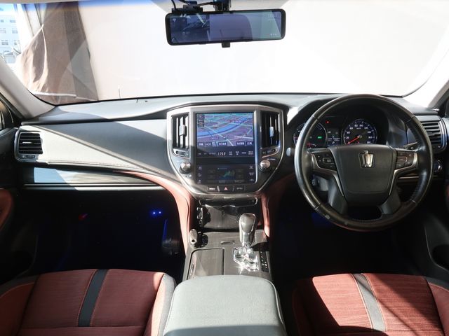 Toyota CROWN SEDAN 2013-05 181532-1