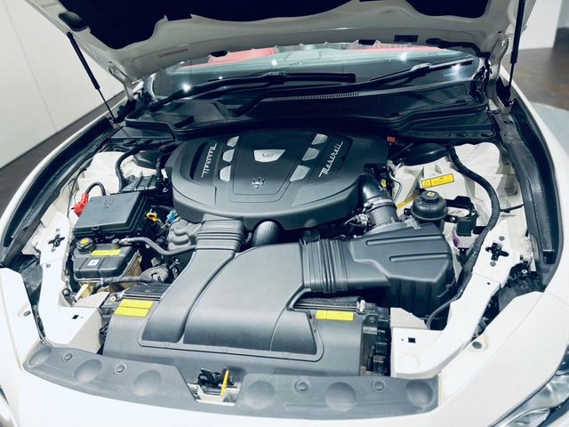 Maserati GHIBLI 2017-06 28933-2