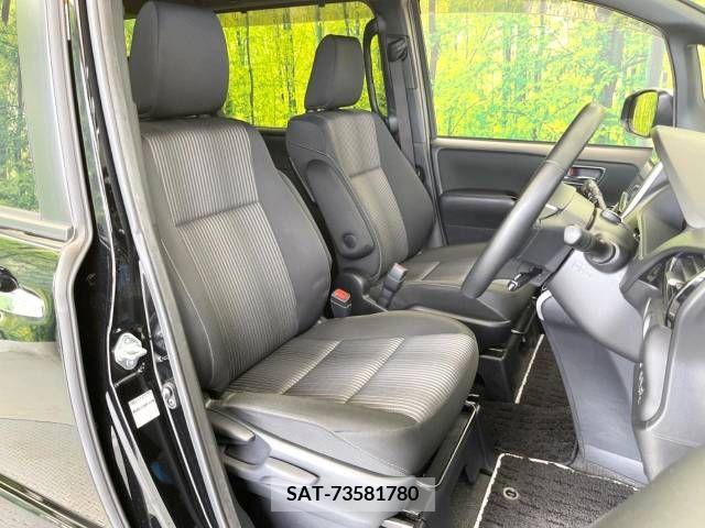 Toyota VOXY 2019-01 348714-8