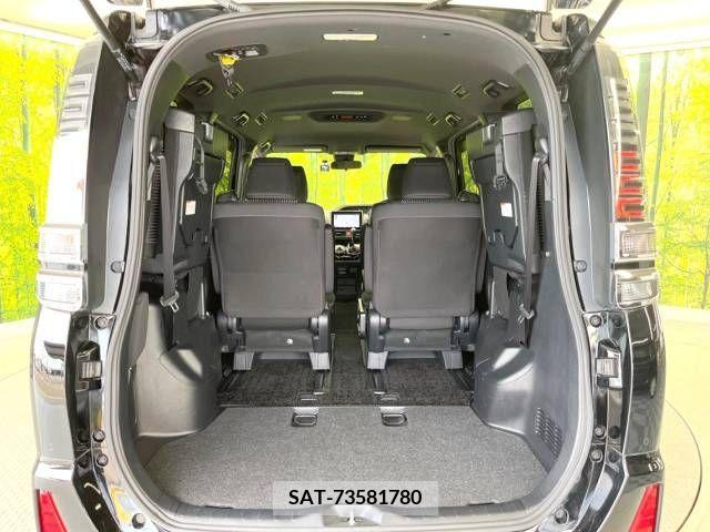 Toyota VOXY 2019-01 348714-11