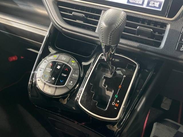 Toyota VOXY 2017-10 29267-19