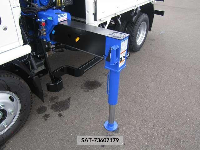 Mazda TITAN 2023-08 202505-13