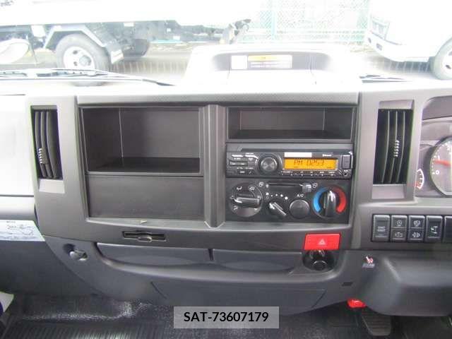 Mazda TITAN 2023-08 202505-17