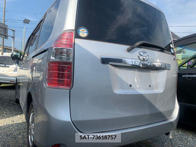Toyota NOAH 2010-07 212607-11