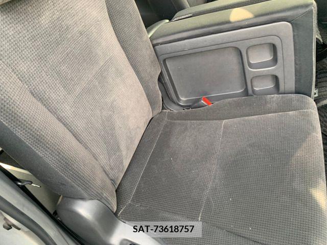 Toyota NOAH 2010-07 212607-19