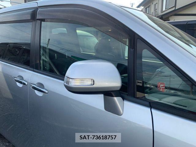 Toyota NOAH 2010-07 212607-4