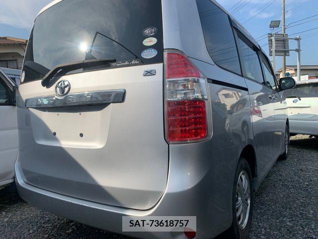 Toyota NOAH 2010-07 212607-9