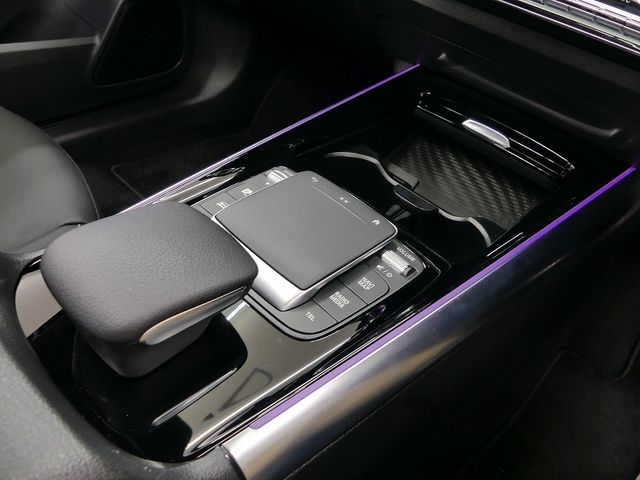 Mercedes Benz EQA 2022-07 27522-14