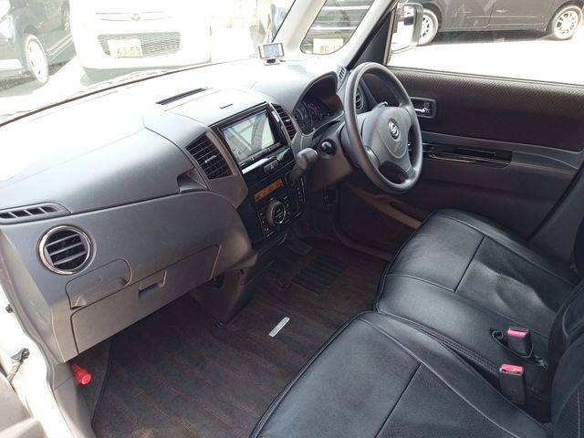 Nissan ROOX 2012-06 6264-5