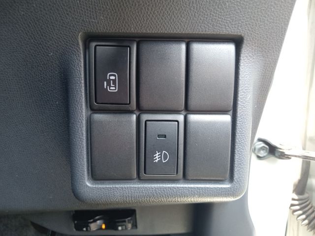 Nissan ROOX 2012-06 6264-22
