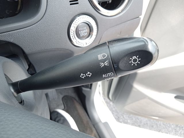 Nissan ROOX 2012-06 6264-19