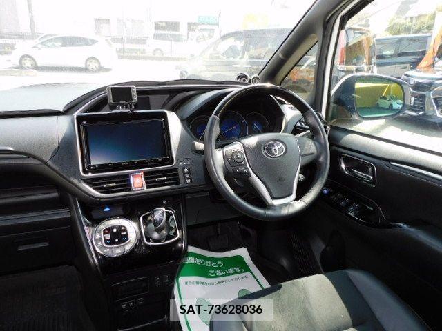 Toyota ESQUIRE 2019-05 234677-1
